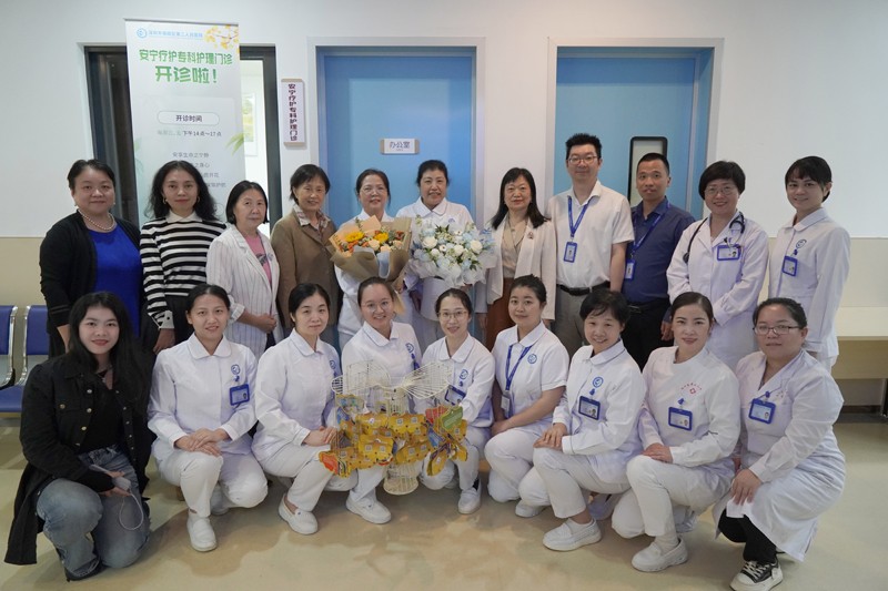 开诊仪式合影.jpg